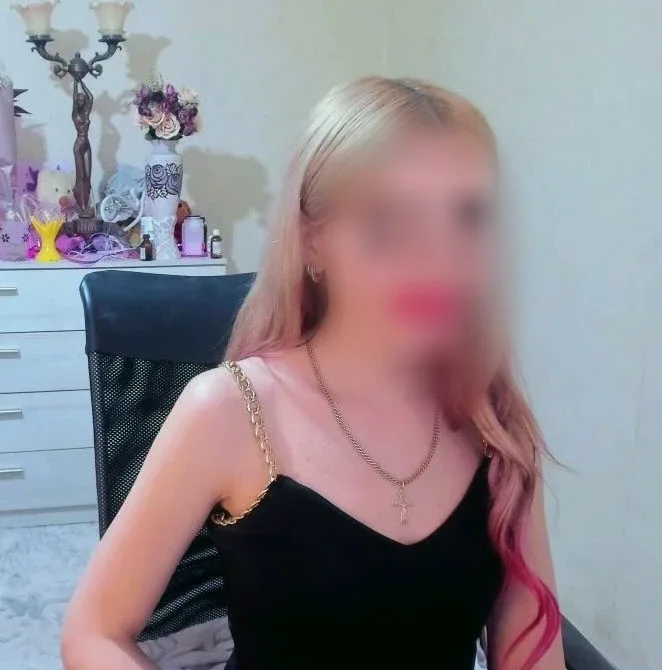 Alena, 24