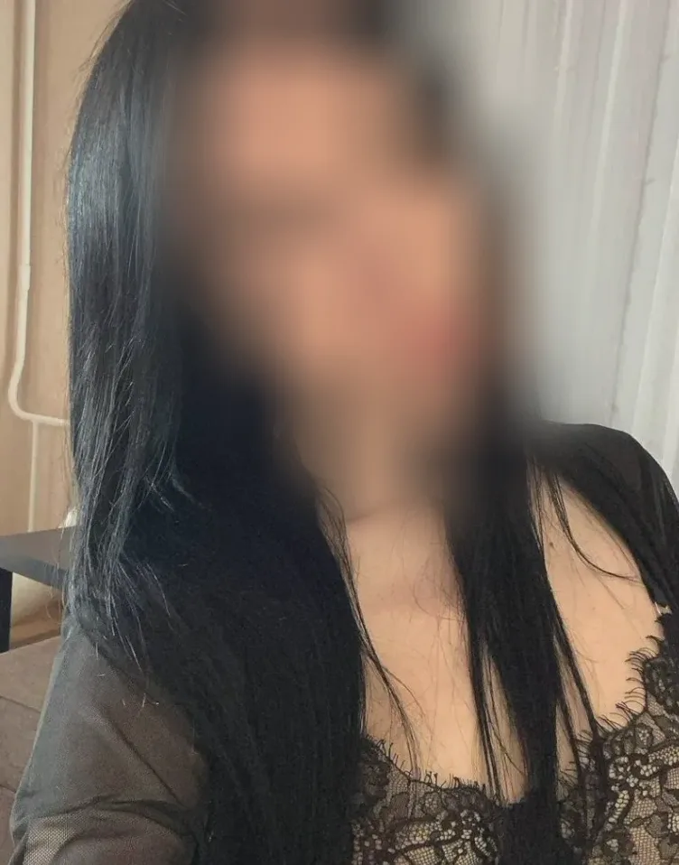 Carla, 19