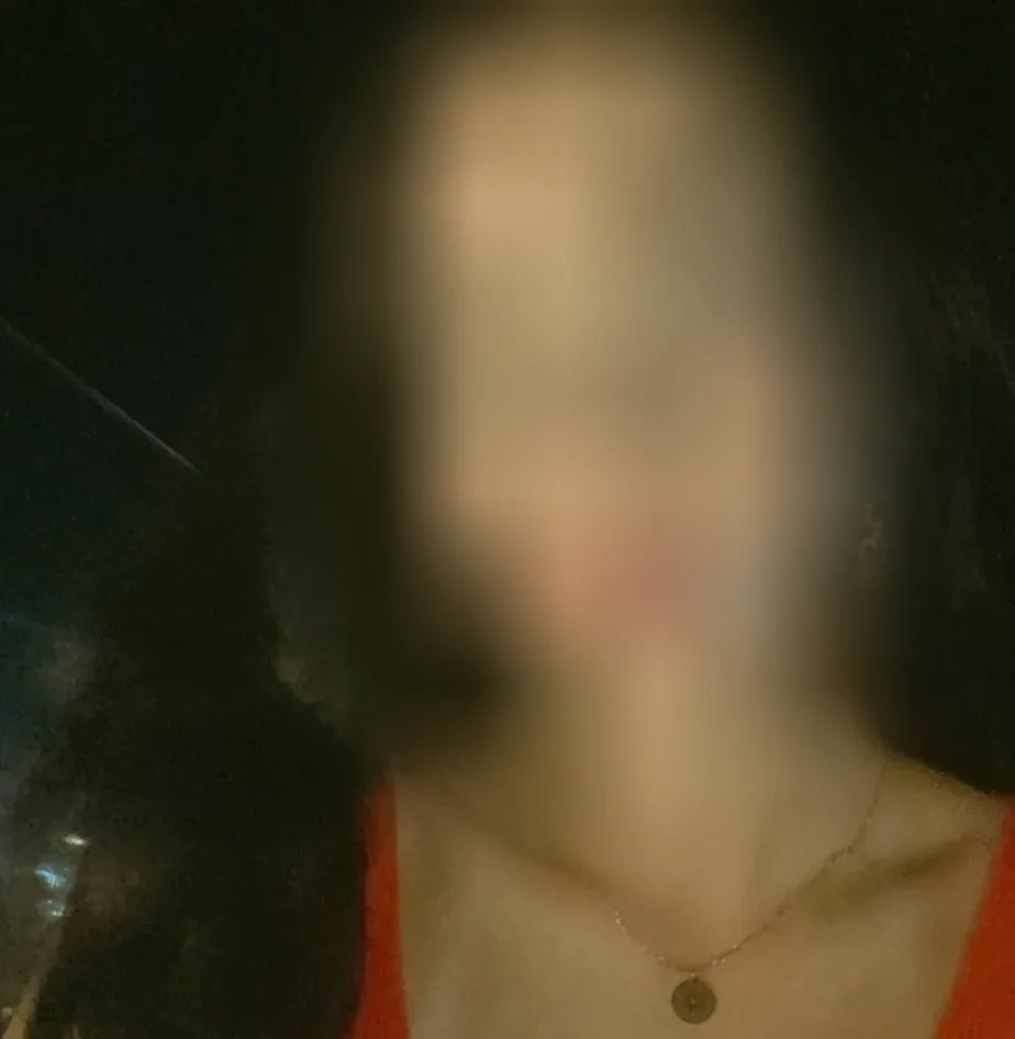 Esra, 23