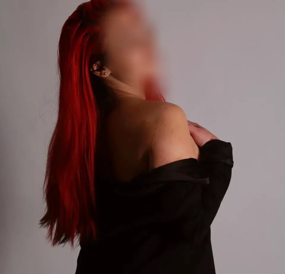 Lucia, 25