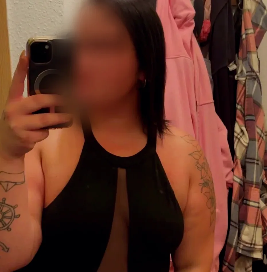 Rebecca, 28